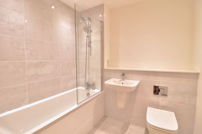 Flat to rent in Lilys Walk, High Wycombe, Buckinghamshire