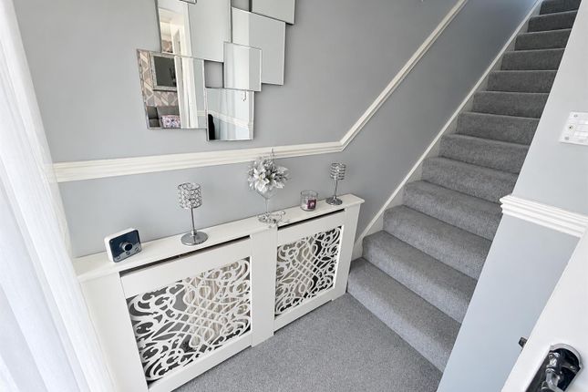 4, Clos Vernon Watkins, Swansea photo 4