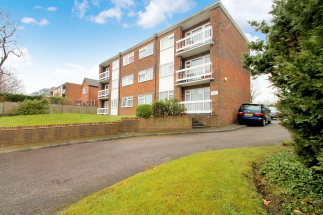 2-bed flat on Barfield Court, Redhill, £1,600/mo