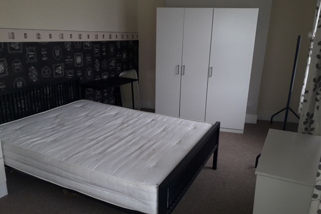 2 bed shared accommodation to rent in Belsize Lane, London NW3