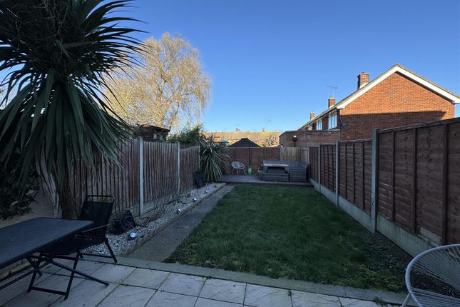 Town house for sale in Long Riding, Basildon