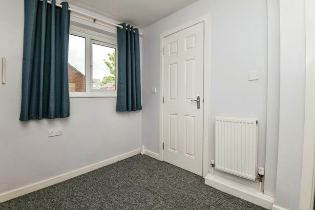 Flat for sale in Heraldry Walk, Exeter