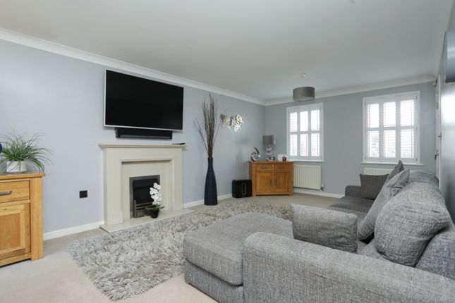 129, Sweet Bay Crescent, Kent photo 3