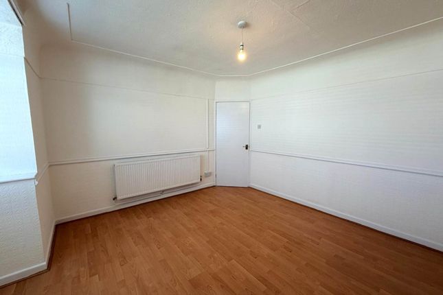 1, Leeside Close, Liverpool photo 3