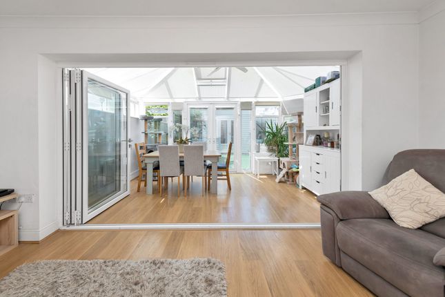33 Pippin Grove, Royston photo 4