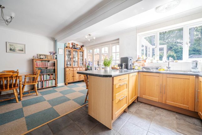 47, Weatherby, Bedfordshire photo 4