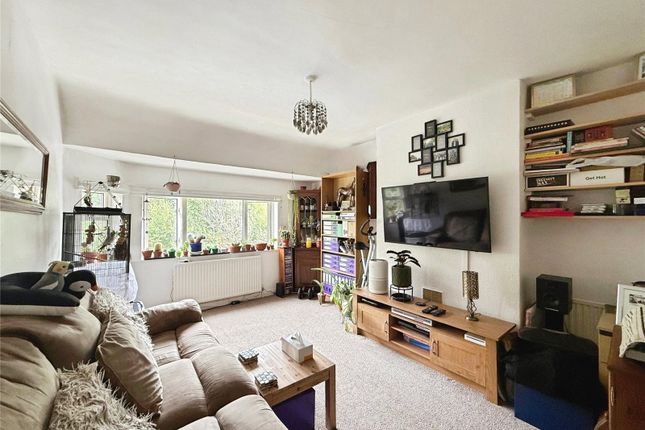 41, Garrison Court, Hertfordshire photo 2