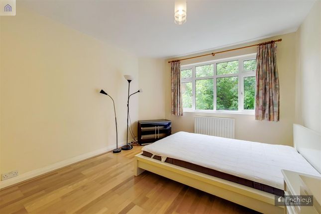 Flat to rent in Grosvenor Road, Finchley