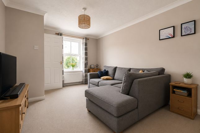 8, Dalbier Close, Norwich photo 2