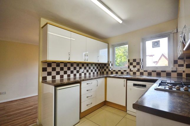 21, Beaconsfield Way, Reading photo 5