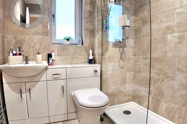 18, Elmwood Grove, Tredegar photo 4