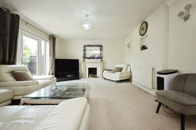 14, Colchester Way, Bedford photo 4