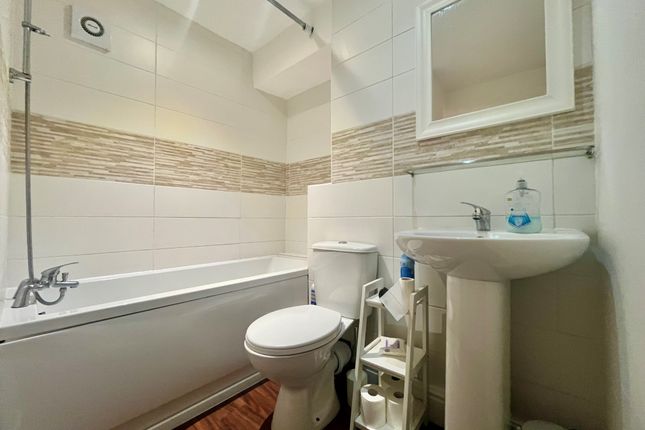 12b, Chapeltown, PUDSEY photo 5