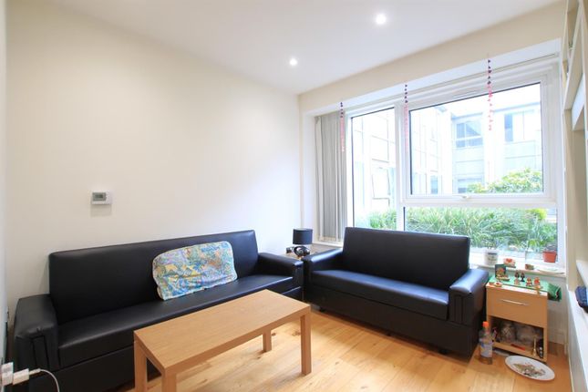 Studio to rent in Central House, Lampton Road, Hounslow