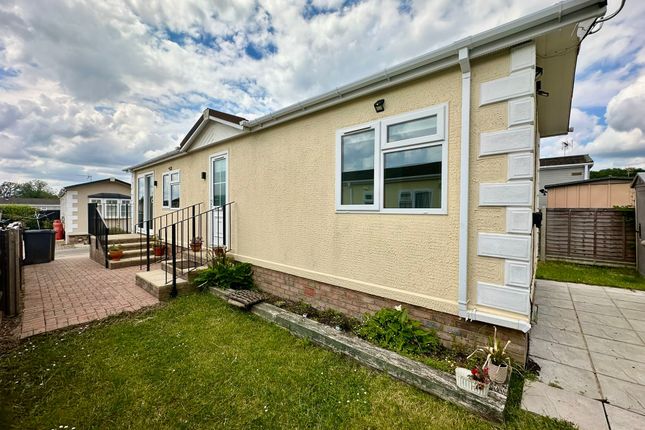 7 The Poplars, Woodbine Close, Waltham Abbey photo 2