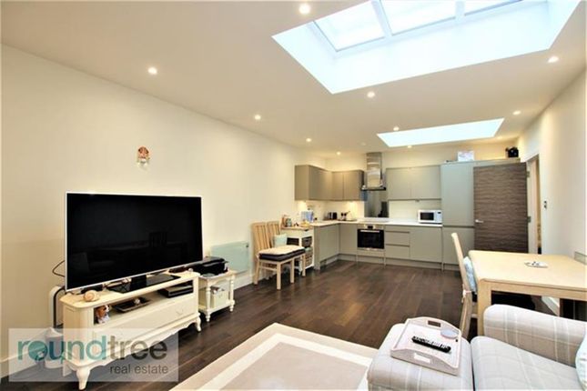 Flat for sale in Walsingham House, High Road, Whetstone