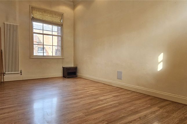 Flat 2, 5, Winckley Square, Lancashire photo 4