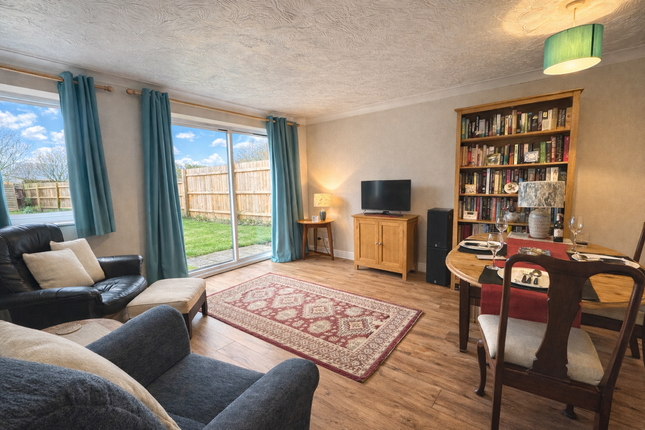 8, Penrhyn Court, Kettering photo 2