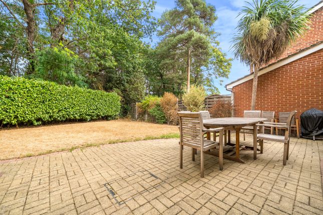 49, Netherby Park, Weybridge photo 4