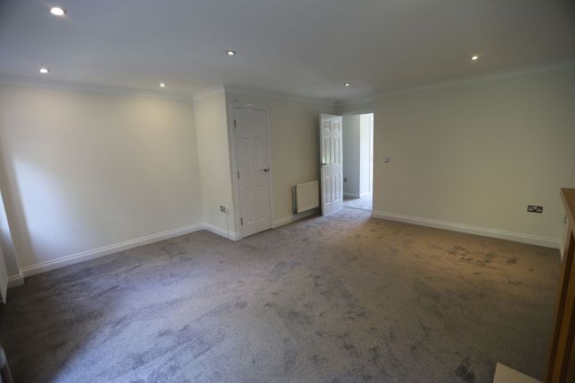 47 Greendale Drive, Manchester photo 4