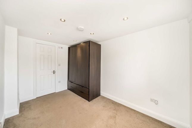 243a, Hale Lane, Edgware photo 4