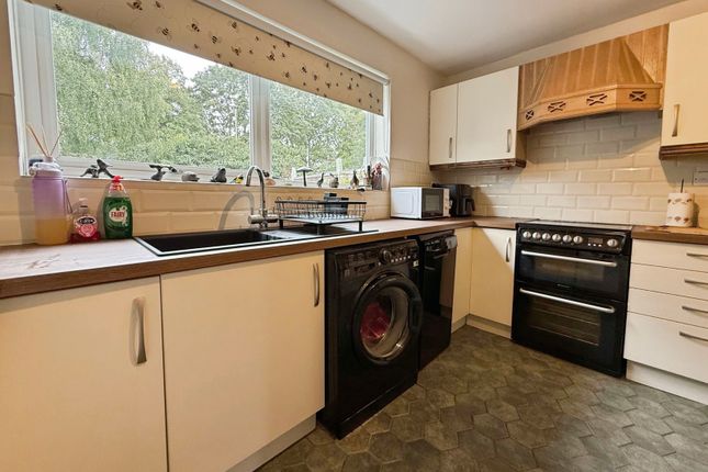 30, Hailstone Road, Hampshire photo 2