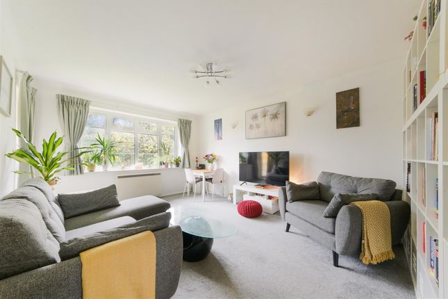 Flat for sale in Lancaster Court, Banstead
