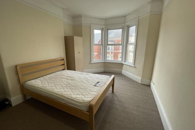 Bright Double Bedroom With A Large Bay Window Lett...