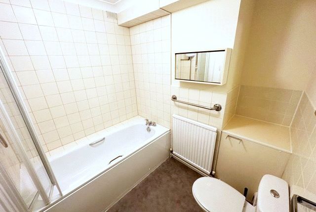 Room 1, 20 Kings Court, Lancing photo 4