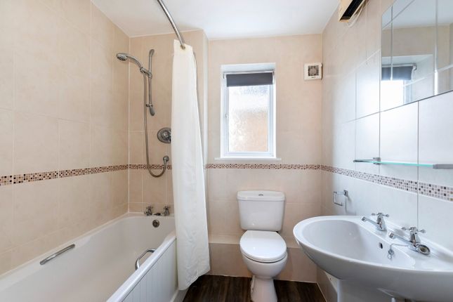 2b, Banyard Close, Cheltenham photo 4