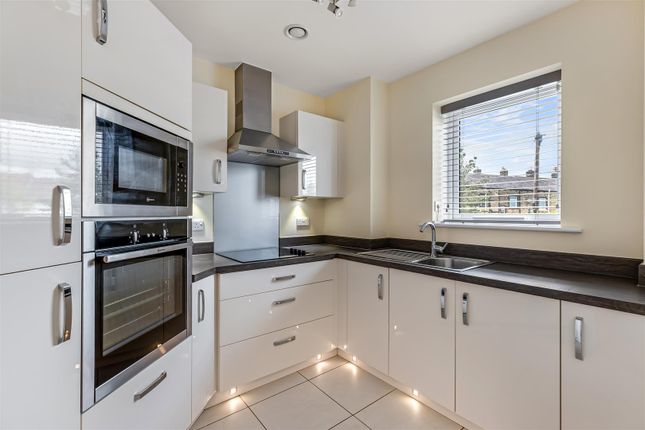 9 Chesterton Court, Railway Road, Ilkley photo 4