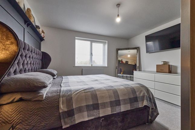 Master Bedroom To Front