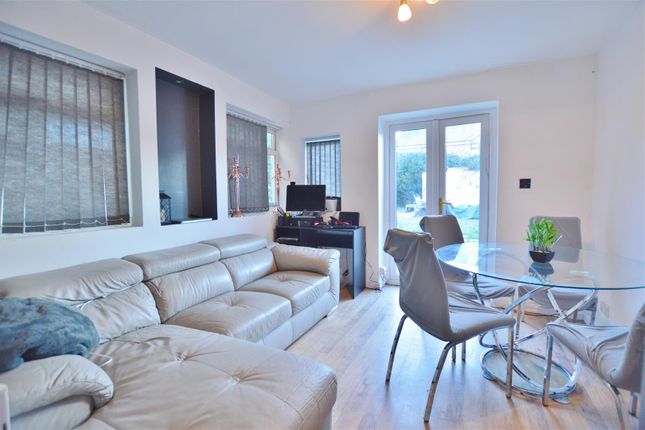 143, Granville Avenue, Slough photo 4