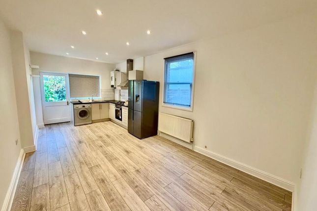 Northfield Avenue, West Ealing photo 2
