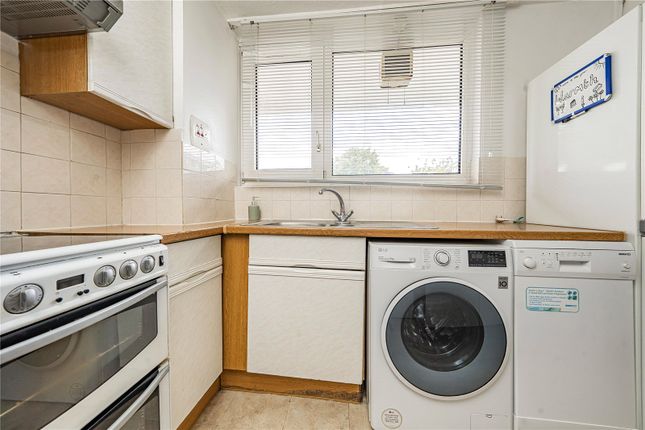2, Eastleigh Walk, Roehampton photo 4