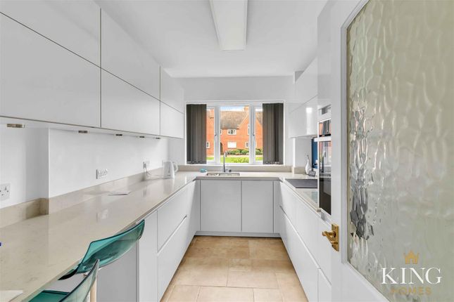 Flat for sale in Southern Lane, Stratford-Upon-Avon