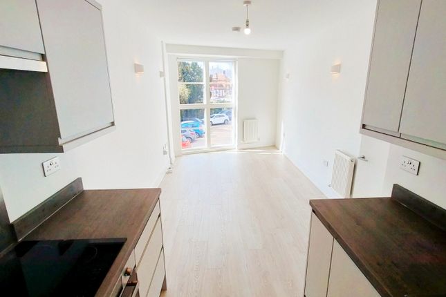Flat to rent in Station Parade, Letchworth Garden City