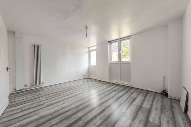 21, Pimpernel Way, Romford photo 2