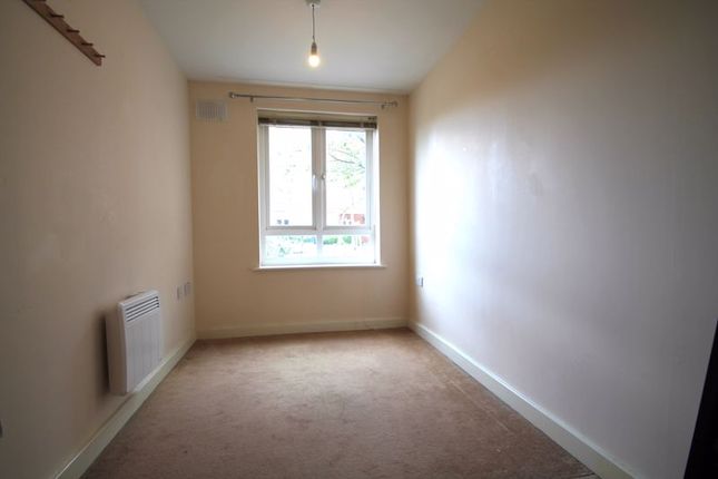 Flat to rent in Tadros Court, High Wycombe