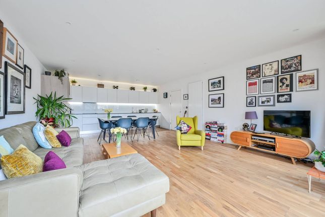 Flat for sale in Imperial Building, Woolwich Riverside, London