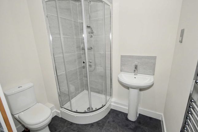 Flat 27, The Chestnuts, Meadow Lane, Cambs photo 4