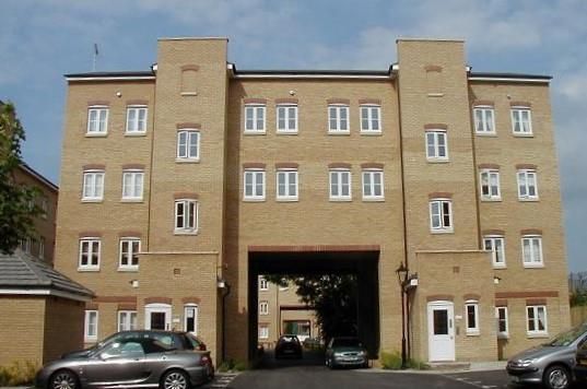Flat to rent in Coopers Court, Gidea Park, Romford, Essex