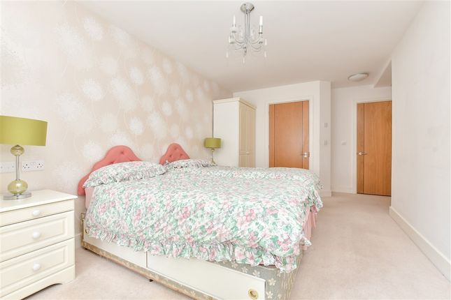 Waterloo Road, Epsom photo 3