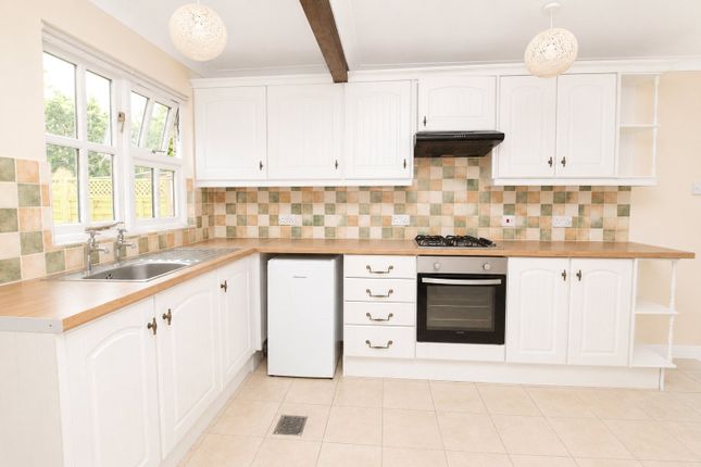 16, London Road, Alton photo 2