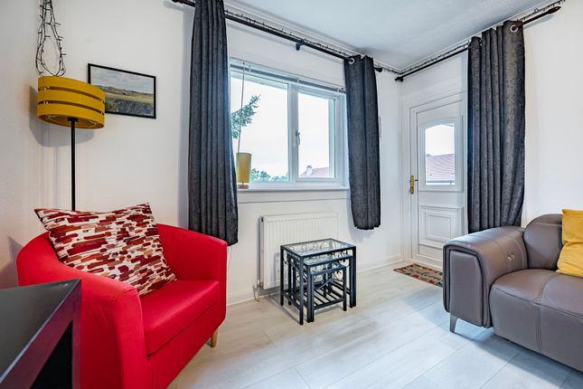 Flat 2/2, 8 Drumilaw Road, Rutherglen, Glasgow photo 4
