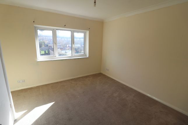 49, Basildon photo 4