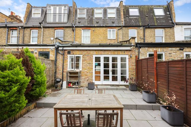 Flat for sale in Delaford Street, Fulham