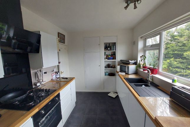 Flat for sale in Arundel Gardens, Winchmore Hill