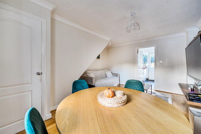 18, Stephen Close, Twyford photo 4