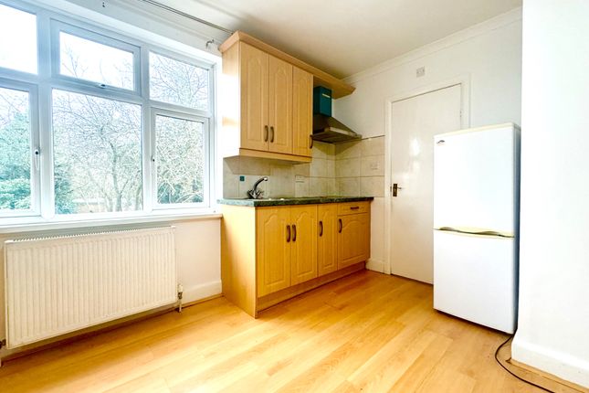 ROOM 3, 131, Bulstrode Avenue, Hounslow photo 4